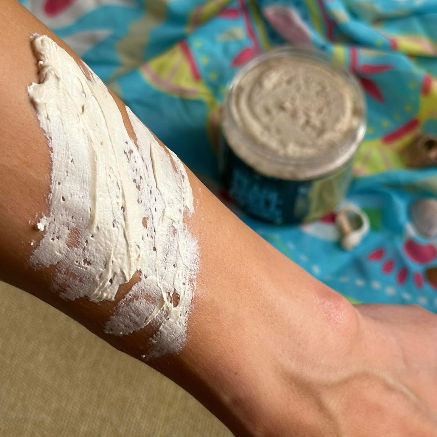 Face Scrub with Shell Particles | Enhance Your Skin with Pearl Elegance - Radiant Glow Exfoliating Scrub for Soft, Smooth, and Nourished Appearance